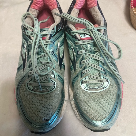 Brooks running‎ shoes - Picture 4 of 4